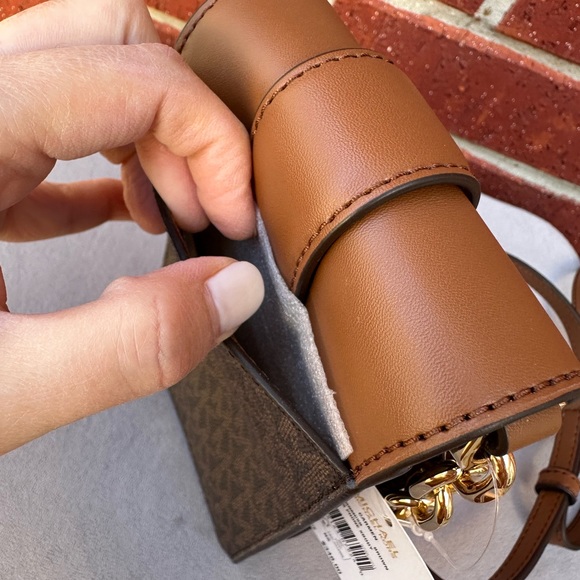 Michael Kors crossbody phone case - Picture 6 of 8